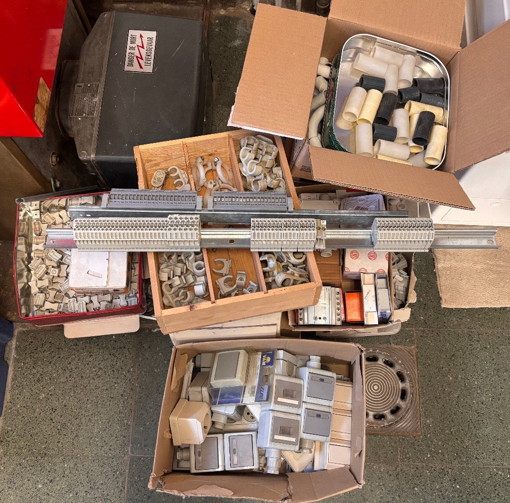 Elektrisch materiaal - Uitverkoop, Enlèvement, Comme neuf, Autres types