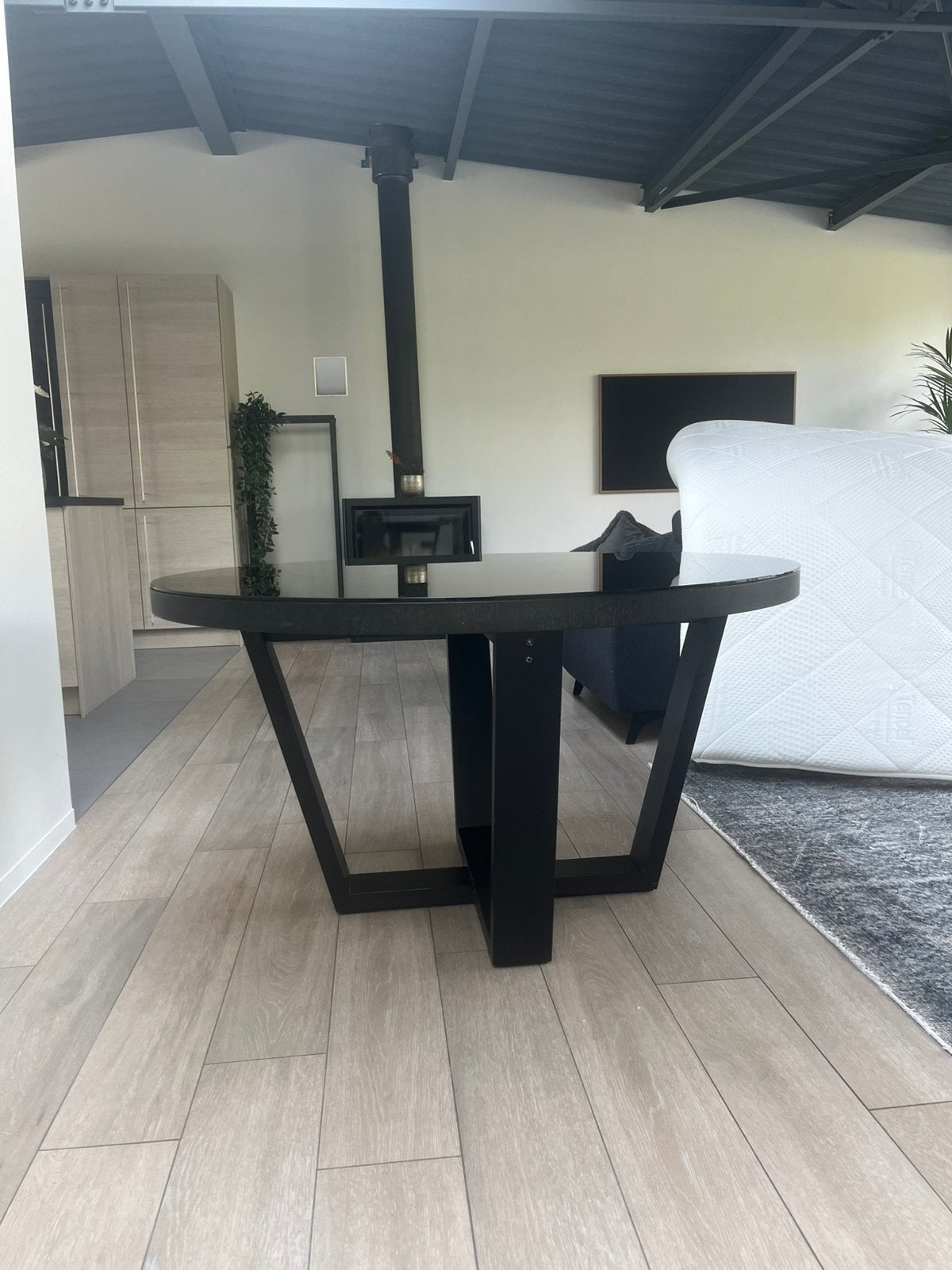 Camerich design tafel met op maat gemaakt glazen blad, Modern, klassevol, Rond, Comme neuf, 100 à 150 cm