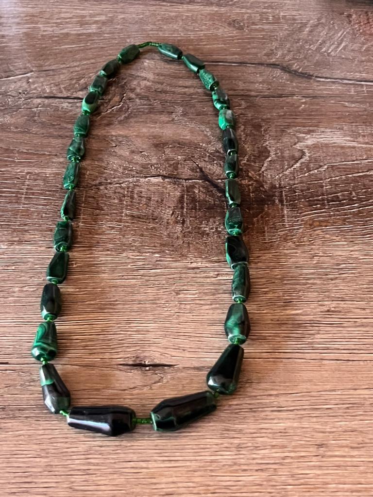 Halsketting vintage gemaakt van echte malachiet edelsteen, Ophalen of Verzenden, Ketting, Met edelsteen