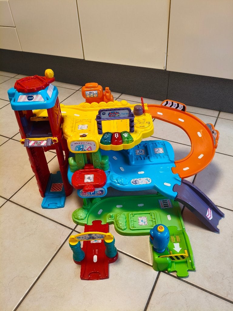Vtech toet toet parkeergarage met wegdelen/rijbaan/stoplicht, Ophalen, Gebruikt, 2 tot 4 jaar