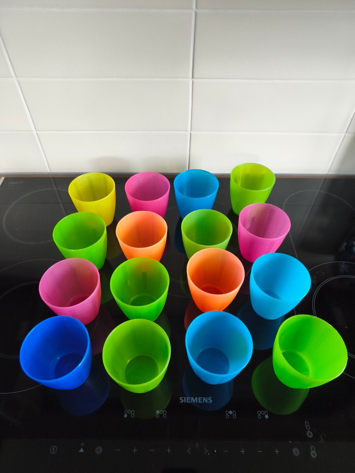 Plastieken bekers Ikea, Ophalen