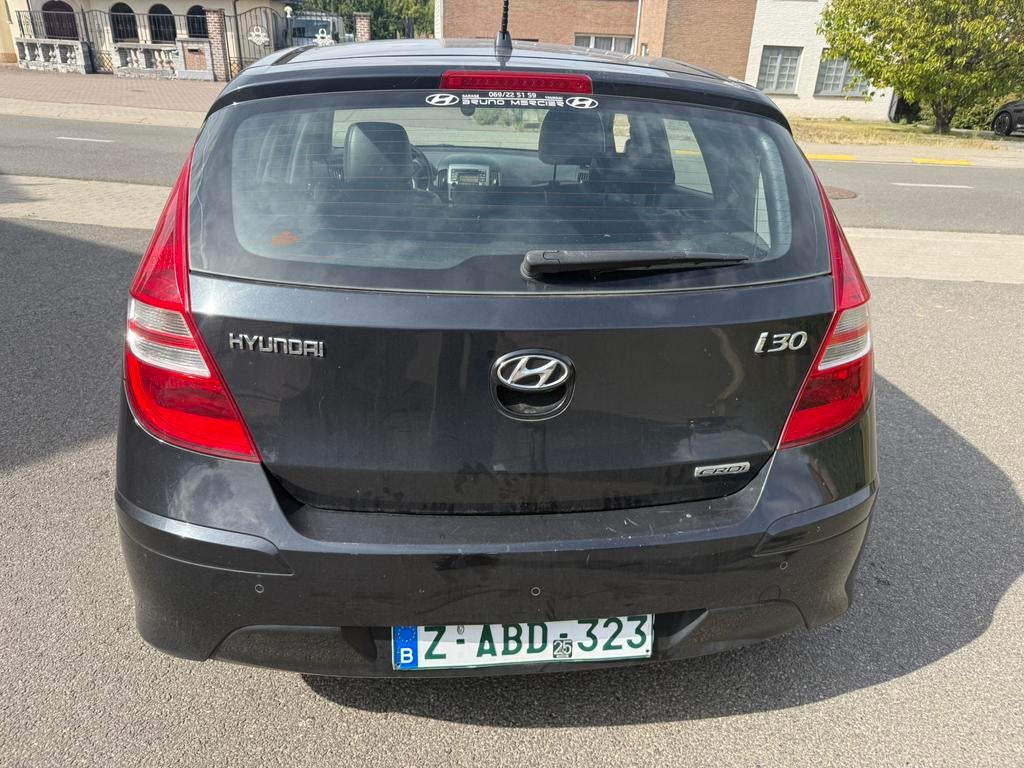 Hyundai i30 2011 1.6 CRDI AUTOMATIQUE  EURO 5 Leger Degats, Autos, Entretenue par le concessionnaire, Noir, 5 portes, Particulier
