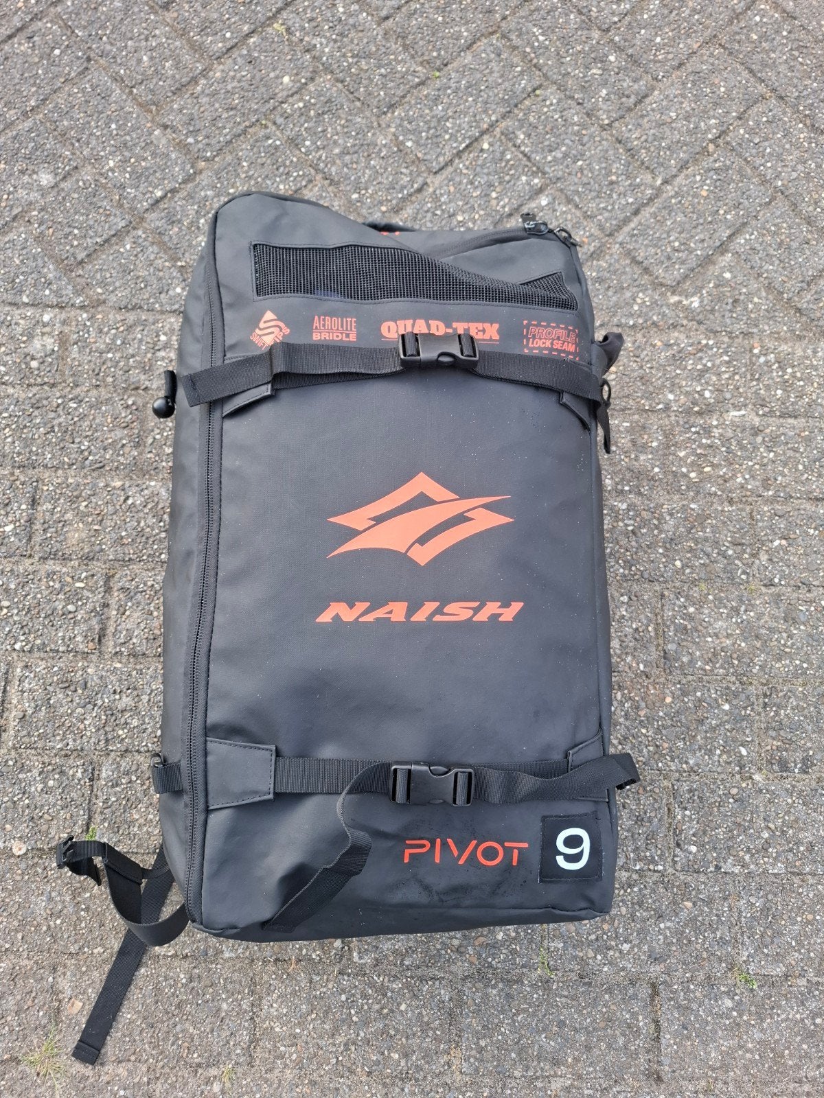 Naish Pivot 6m (2025), 9m (2026), 11m (2017) + barren, Watersport en Boten, Kitesurfen, Ophalen, Kite