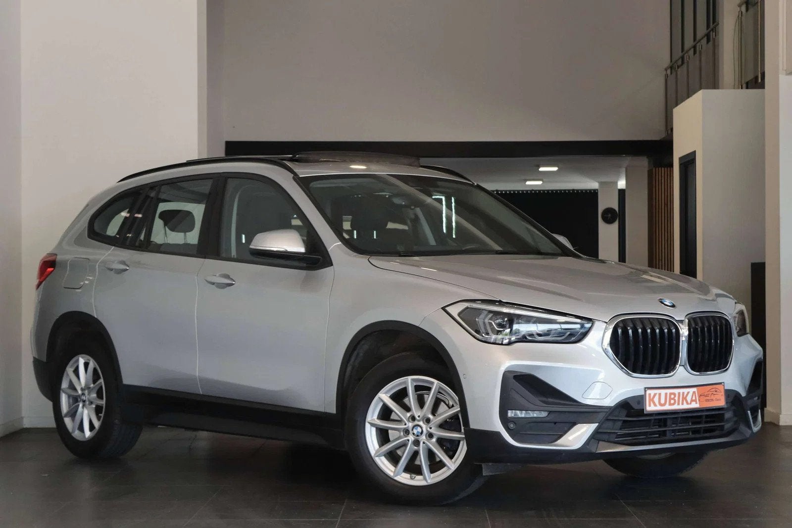 BMW X1 1.5iA sDrive18 OPF Navi Pano ACC Momory Garantie*, Auto's, Stof, Gebruikt, https://public.car-pass.be/vhr/b62edff4-2e32-47d6-b1fe-0d0ad1c84c50