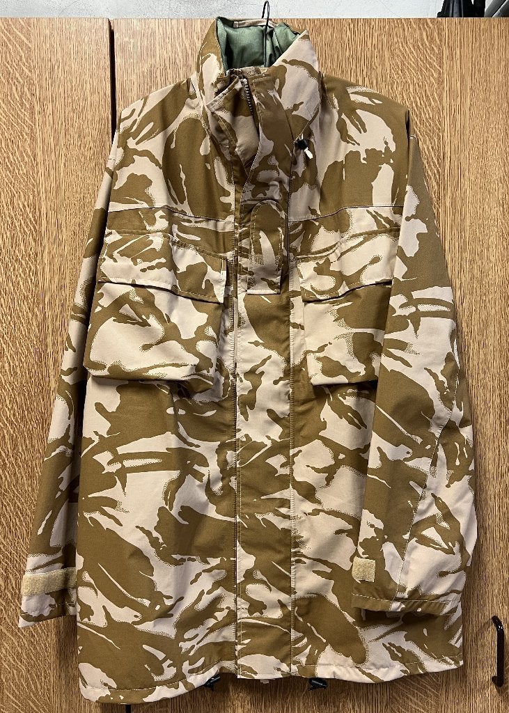 Militaria - Britse regen-/gevechtsjas - woestijncamouflage, Ophalen of Verzenden, Overige soorten, Kleding of Schoenen