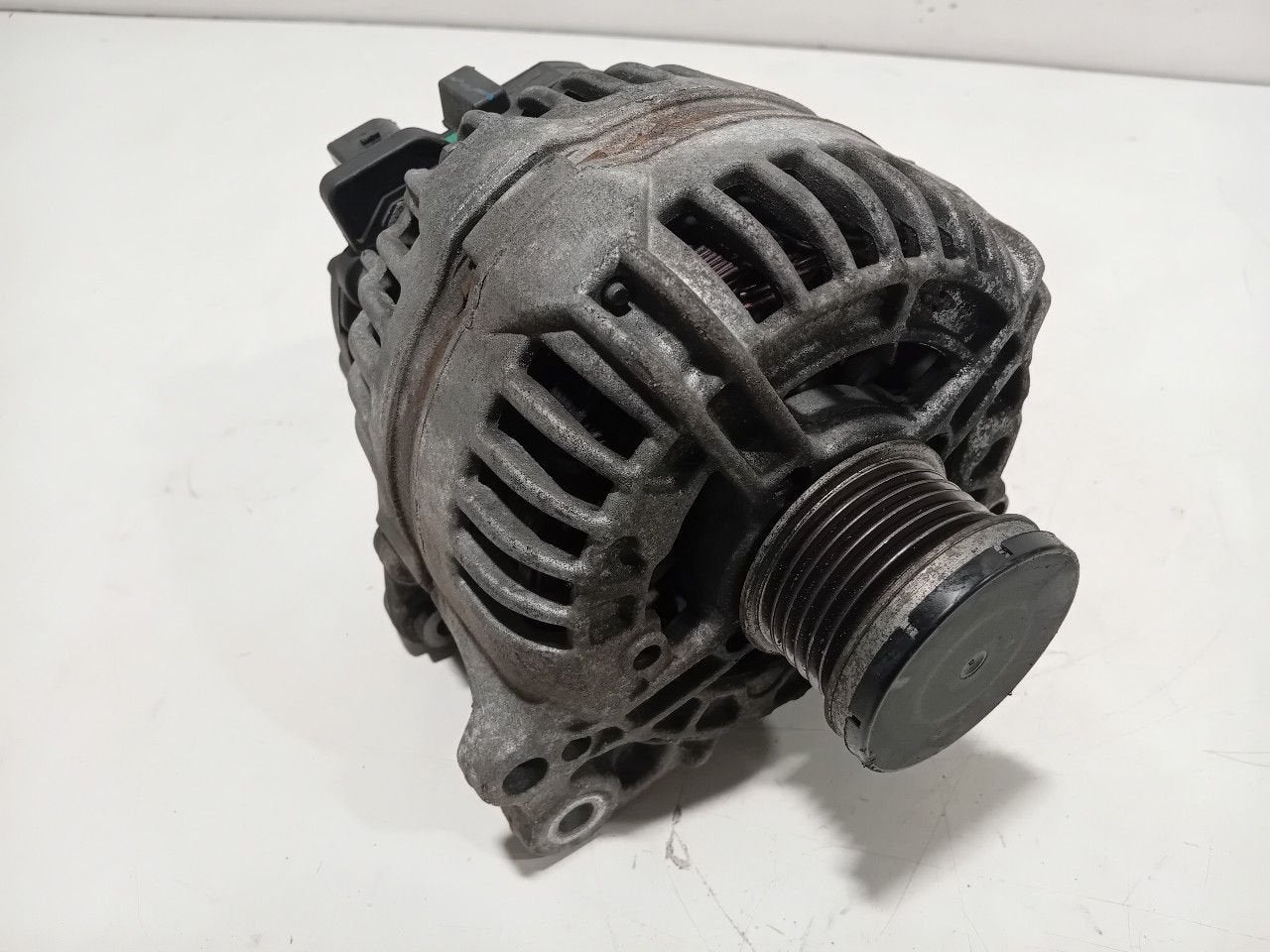 Dynamo Volkswagen Golf, Auto-onderdelen, Van der Ven Autorecycling B.V., Gebruikt, Ettenseweg 76, 4706 PB Roosendaal, The Netherlands