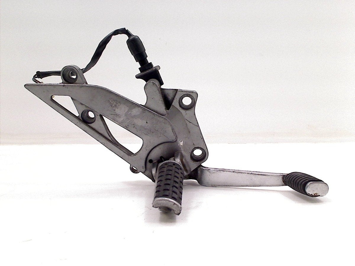 REPOSE PIEDS AVANT DROIT ZZR 250 (ZZR250 ZZ-R250 EX250H, Motos, Dhr. S. di Majo, Utilisé, Info@cama-motorparts.nl, P.J. Troelstraweg 8 8
3144 CX  MAASSLUIS, NL