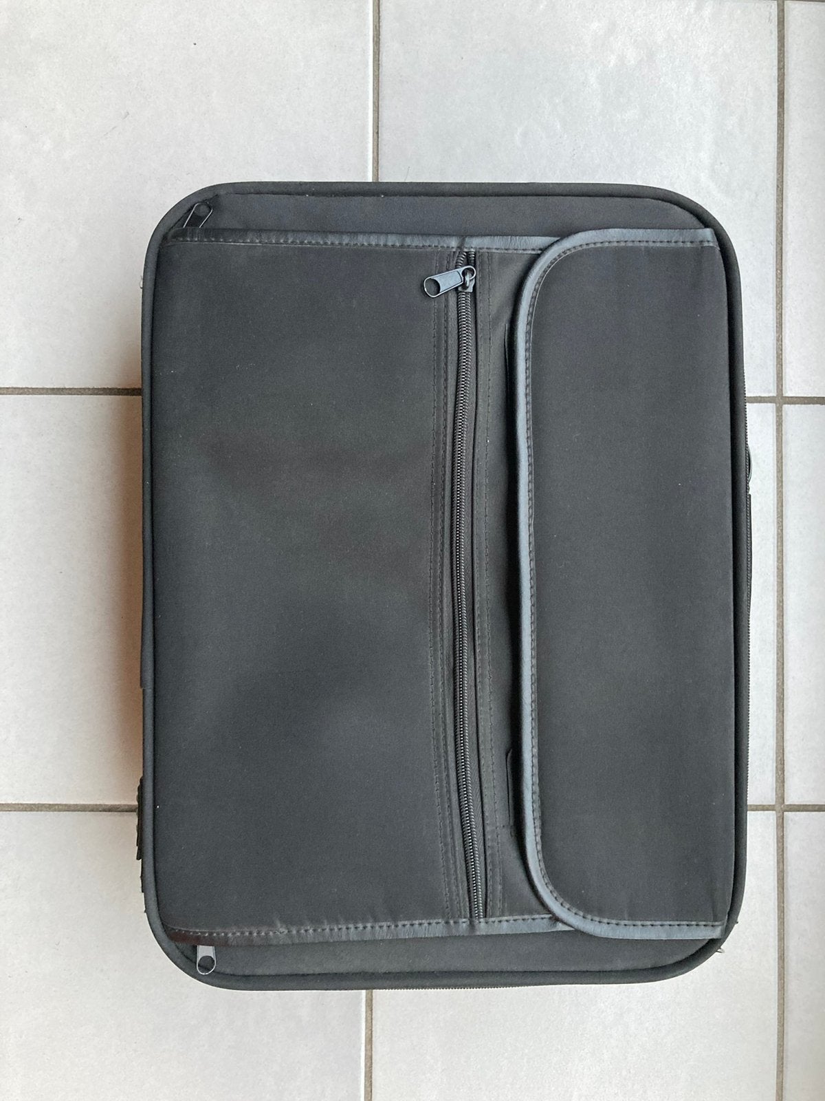 NIEUW Laptop computer (boeken) tas met veel onderverdelingen, Computers en Software, Ophalen, Nieuw, Zwart, Schoudertas