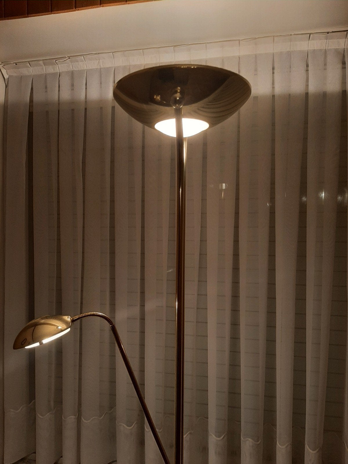 Goudkleurige vloerlamp / uplighter met verstelbare leeslamp, Huis en Inrichting, Lampen | Vloerlampen, Ophalen