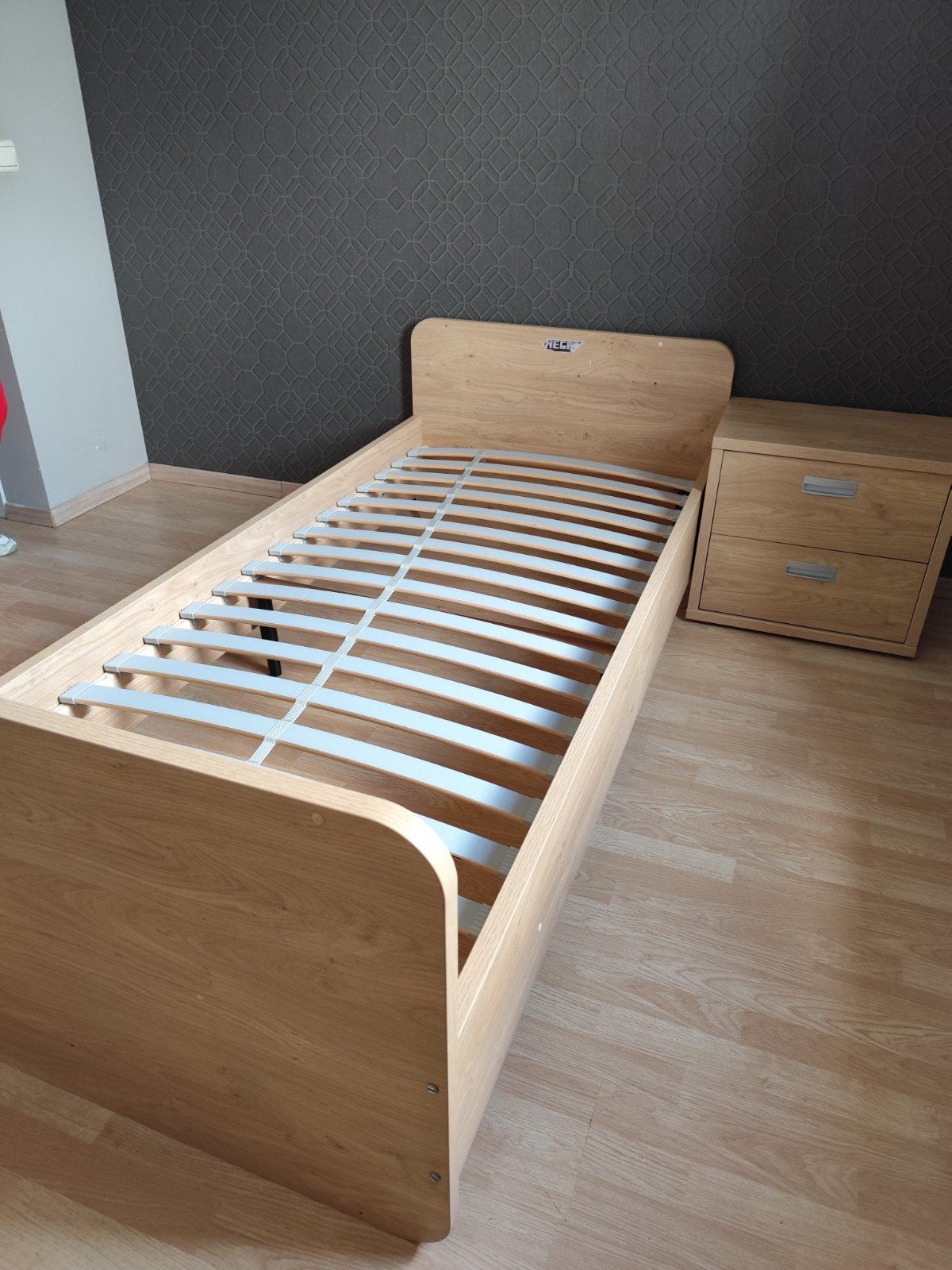Lit + table de chevet, Maison & Meubles, Chambre à coucher | Chambres à coucher complètes, Enlèvement