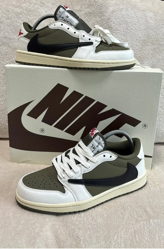 Baskets  nike travis scott olive Taille42 100€, Sports & Fitness, Basket, Enlèvement ou Envoi, Neuf, Chaussures