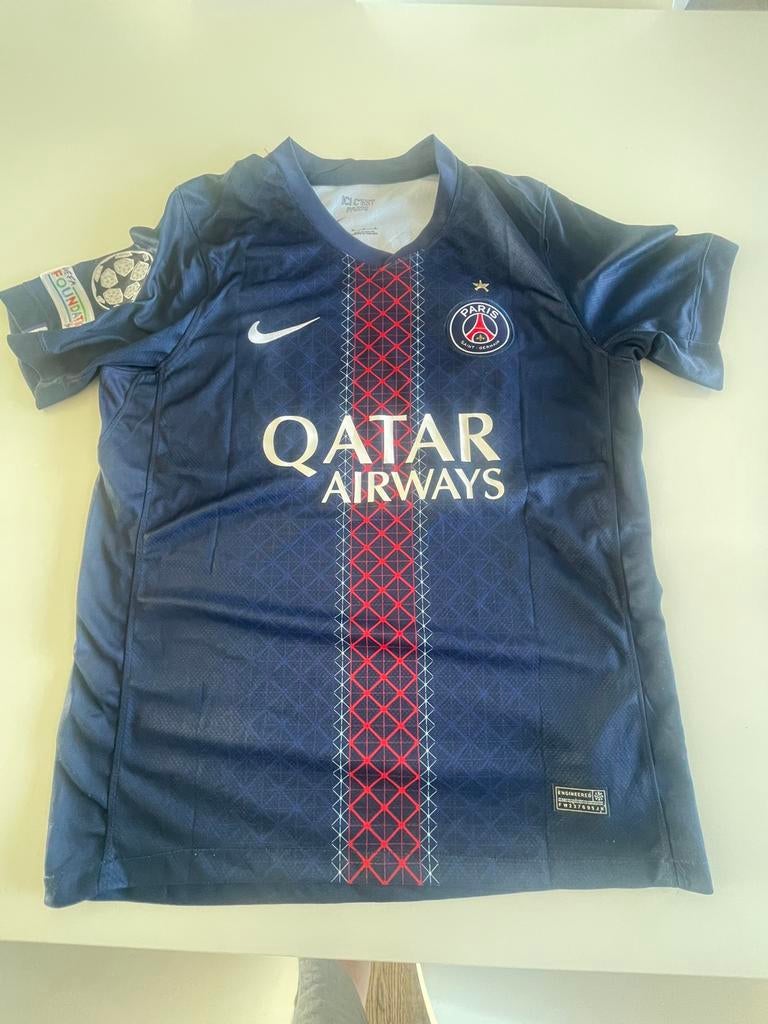 maillot de football PSG Barcola, Sports & Fitness, Football, Taille M, Enlèvement ou Envoi, Neuf, Maillot