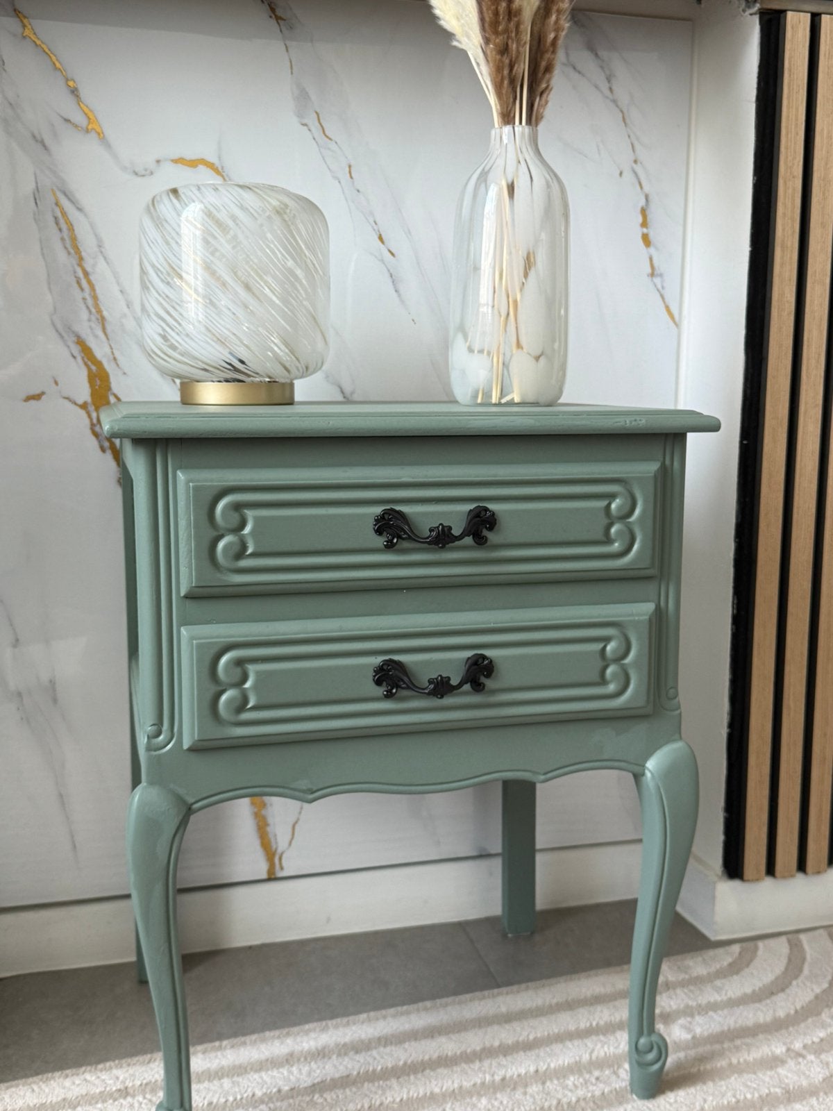 table de chevet vintage restylée en vert sauge, Maison & Meubles, 45 à 65 cm, Comme neuf, Enlèvement, 55 à 70 cm