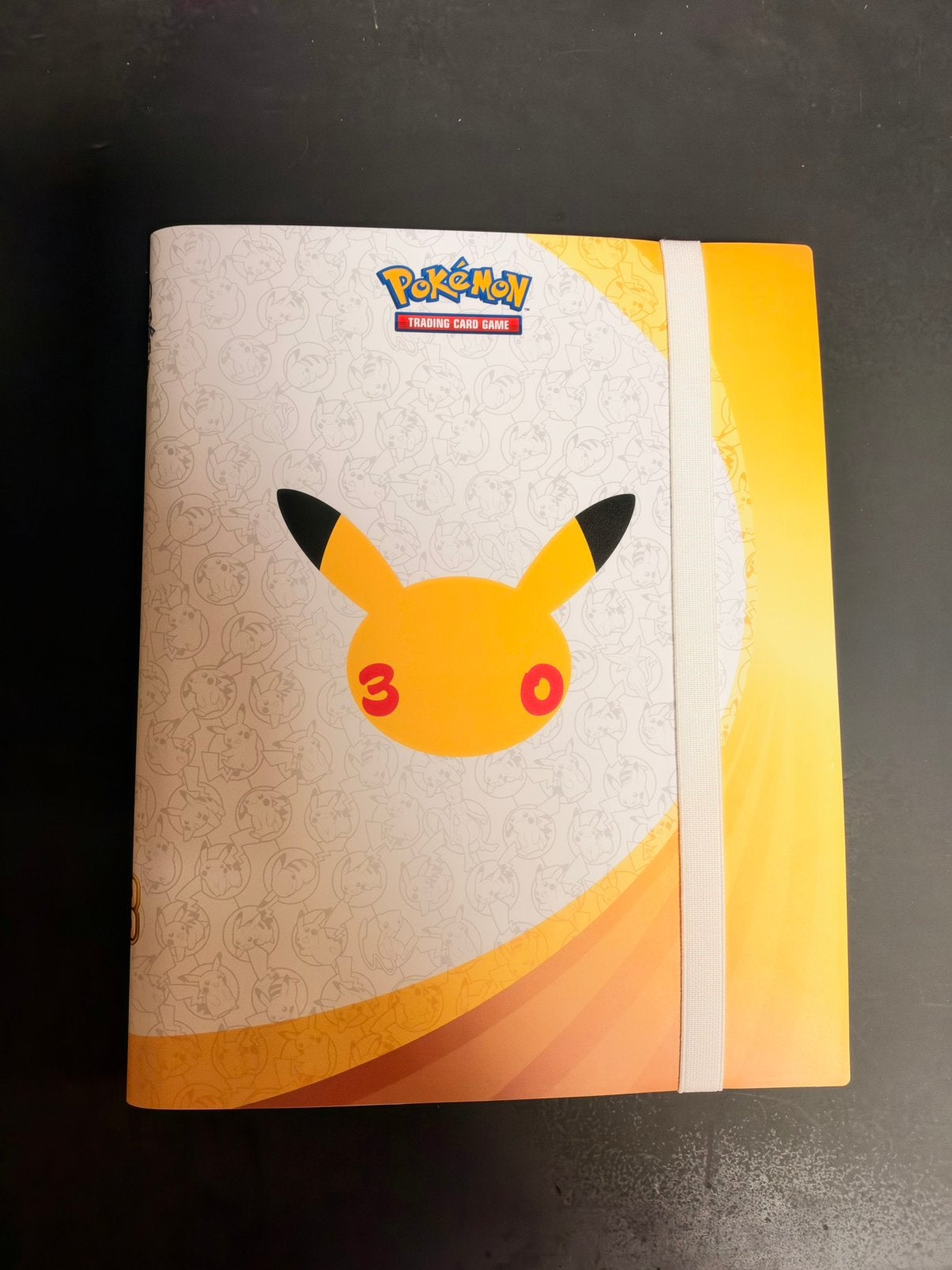 Pokemon 30th baseset met binder, Ophalen, Zo goed als nieuw