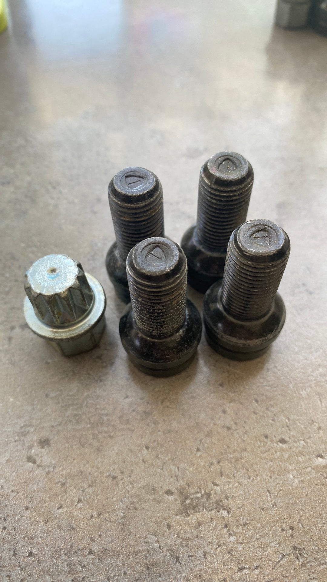 Kit boulons antivol d’origine Volkswagen (VW) - État neuf, Enlèvement ou Envoi, Pneu(s)
