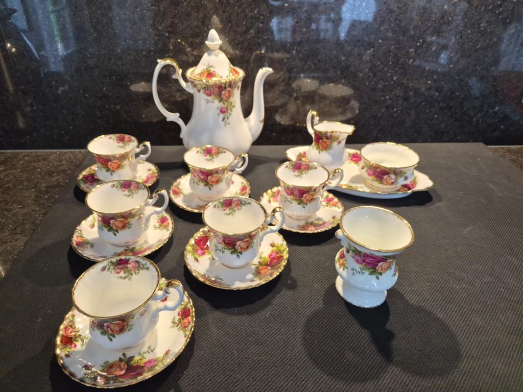 Royal Albert koffieservies, Antiek en Kunst, Antiek | Servies compleet, Ophalen of Verzenden