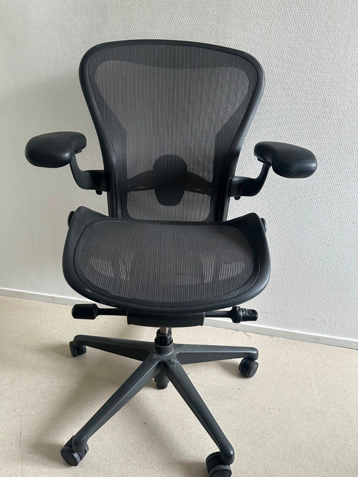 Herman Miller Aeron Remastered - Perfecte Staat, Huis en Inrichting, Ophalen of Verzenden, Zo goed als nieuw, Grijs, Bureaustoel