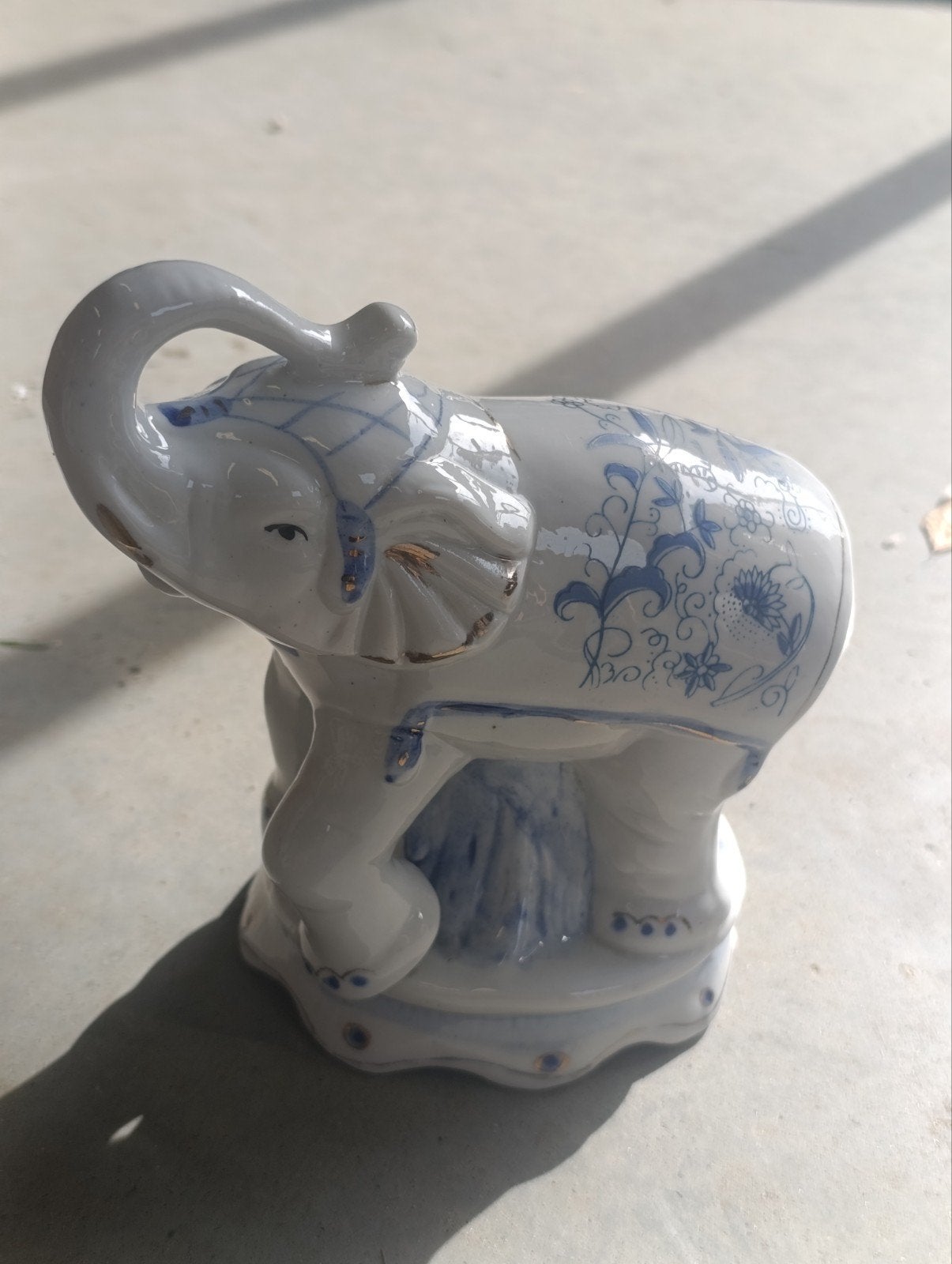 Prachtig Blauw-Wit Porseleinen Olifant Beeldje, Verzamelen, Ophalen