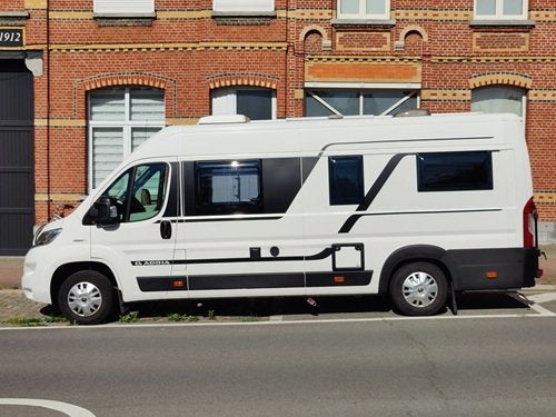 Adria Twin Axess 640 SL, 6 à 7 mètres, Siège standard, Boîte manuelle, Serrures de sécurité
