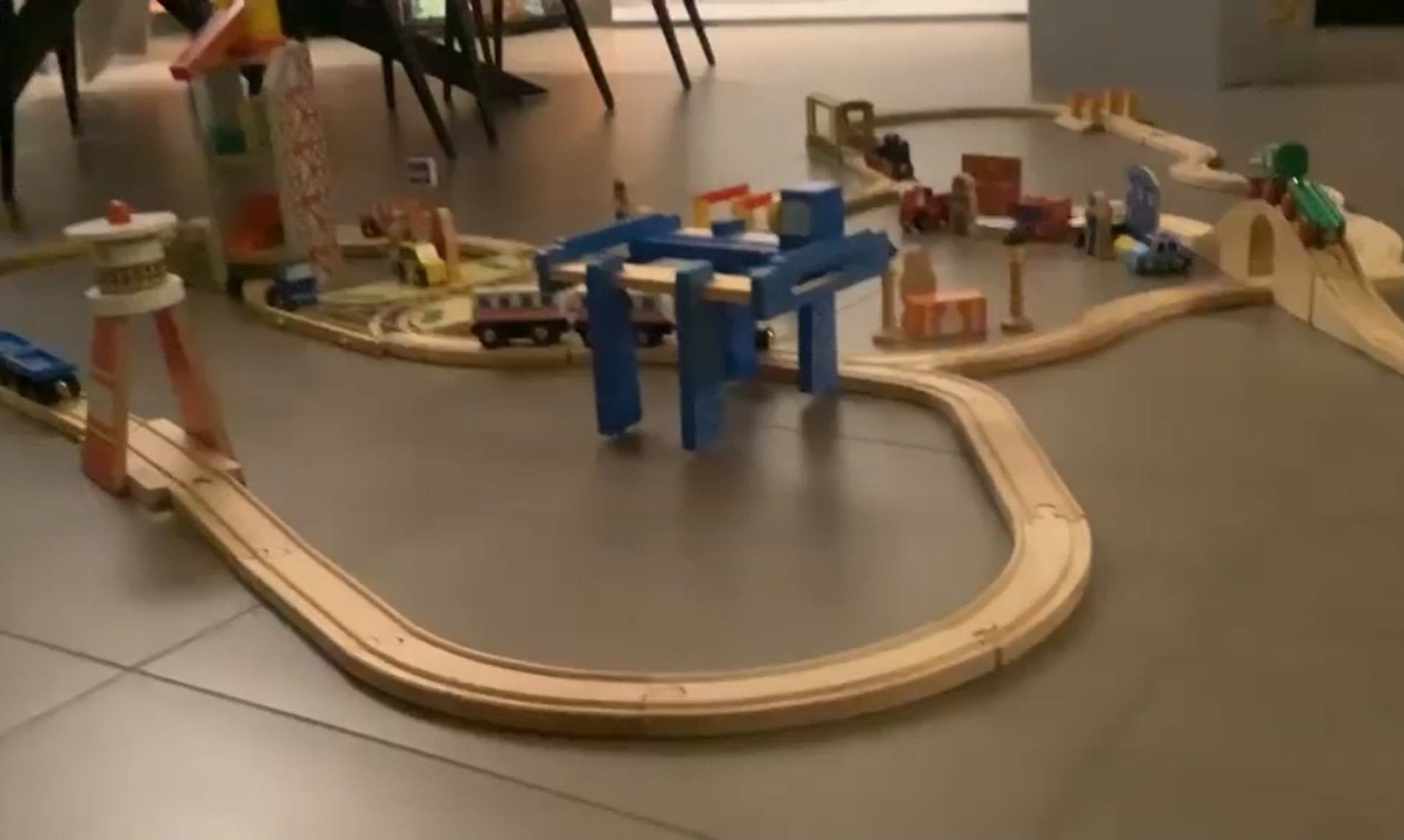 Train et voies ferrées en bois, Enfants & Bébés, Jouets | Jouets en bois, Enlèvement, Utilisé