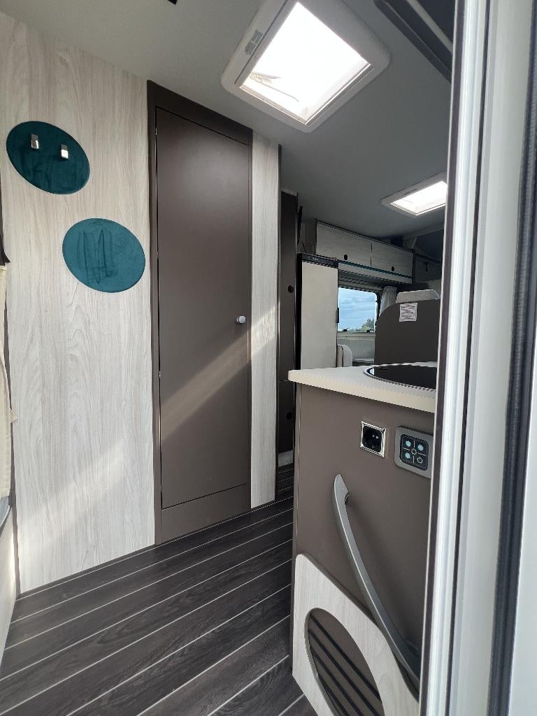 Rimor Kilig 9 | 34.000 km | Alcôve 6 pers. | Excellent état, 6 à 7 mètres, Entreprise, Boîte manuelle, Diesel