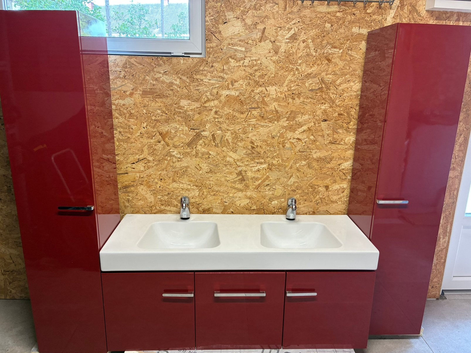 Badkamermeubel met dubbele lavabo – rood hoogglans, Neuf, 25 à 50 cm, Meuble lavabo, Enlèvement
