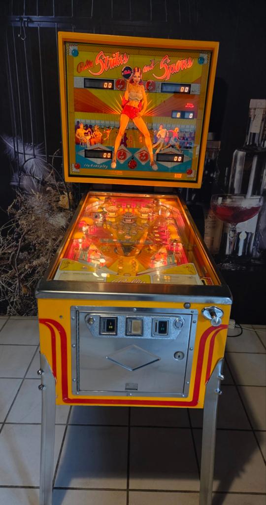 Hele nette Bally Strikes and Spares., Collections, Machines | Flipper (jeu), Utilisé, Électronique, Bally, Enlèvement