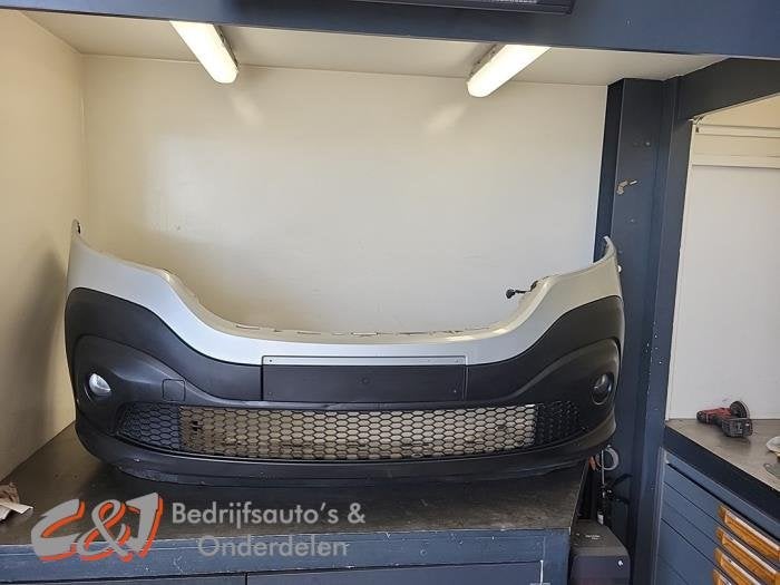 Voorbumper van een Renault Trafic, Gebruikt, -, Renault, -
