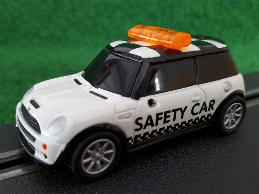Carrera Go: Mini Cooper S "Safety Car", Enfants & Bébés, Jouets | Circuits, Électrique, Enlèvement ou Envoi, Carrera, Circuit