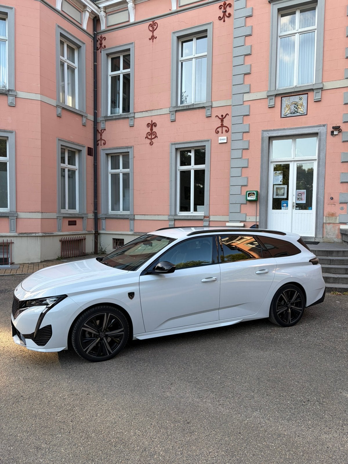 Peugeot 308 SW GT Hybrid 136 e-DSC6 Full Option, Auto's, Automaat, Alcantara, Zwart, 360° camera