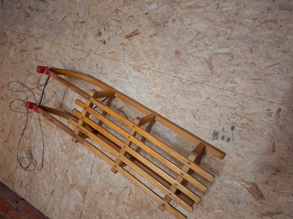 Slee + kunststof slee voor hele kleine kinderen, Kinderen en Baby's, Ophalen, Zo goed als nieuw, Hout