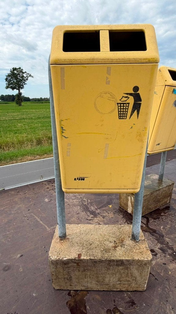 Stalen buitenafvalbak met betonnen voet, Huis en Inrichting, Woonaccessoires | Prullenbakken, Metaal, 50 – 75, 40 liter of meer