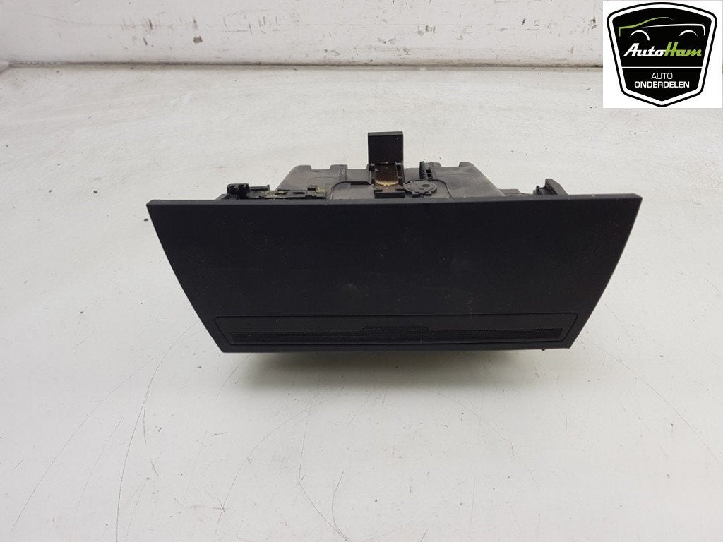 COMPARTIMENT A GANTS Seat Leon (5FB) (01-2012/08-2020), Utilisé, Seat