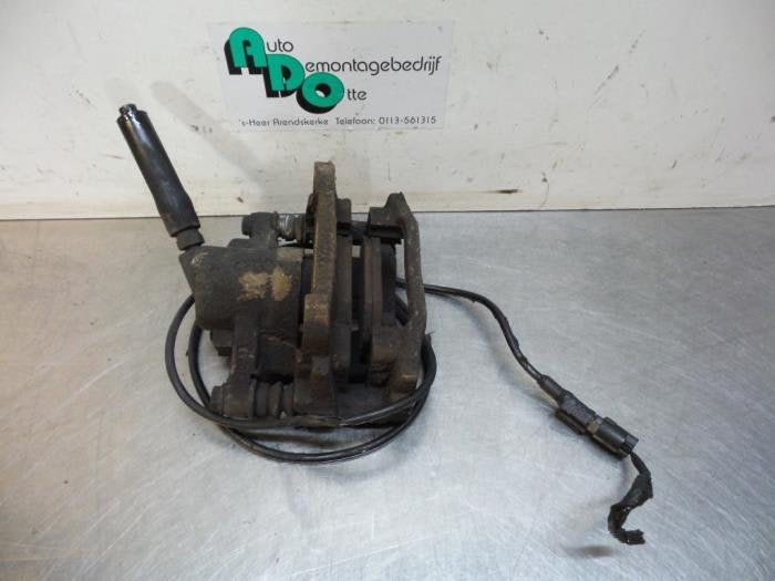Remklauw (Tang) links-achter van een Mercedes Vito (Vito 03-, Gebruikt, -, Ophalen of Verzenden, -