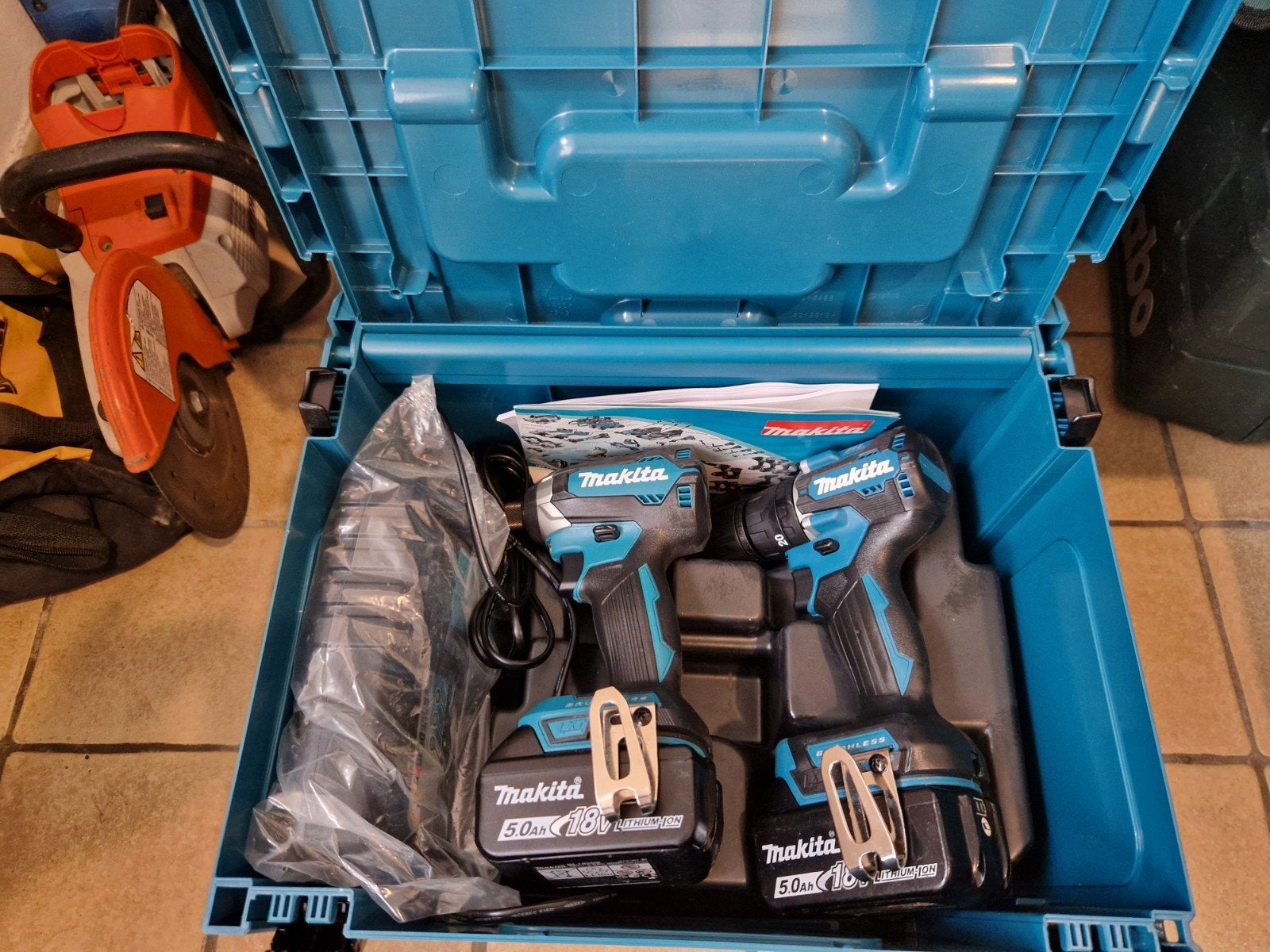 Makita slagschroevendraaier+set met 2x Batte slagschroevendr, Ophalen, Nieuw