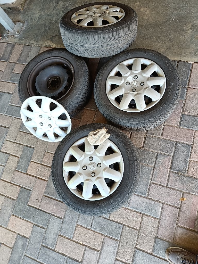 Winterbanden set, stalen velg, 4 bouten, Autos : Pièces & Accessoires, Pneus & Jantes, 15 pouces, Pneus et Jantes, Pneus hiver