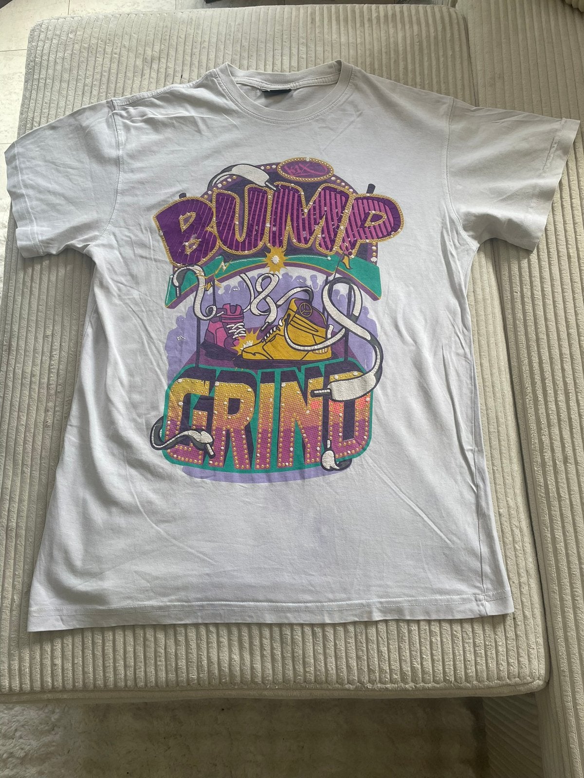 BUMP GRIND wit T-shirt — T-shirt met grafische sneakers, Ophalen of Verzenden, Gedragen, Maat 48/50 (M), Wit