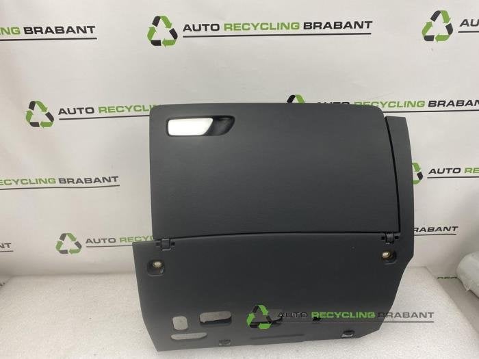 Boîte à gants d'un Audi A3, -, 3 mois de garantie, Utilisé, -