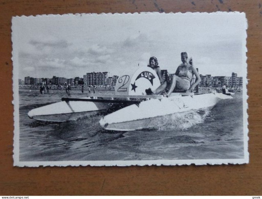 Postkaart De Panne, Uitstapje pet pedalo, Ophalen of Verzenden, Ongelopen, West-Vlaanderen