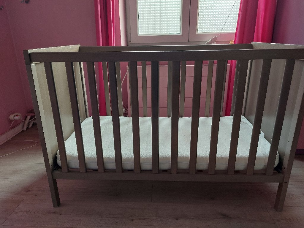 Lit bebe Ikea avec matelas, Enfants & Bébés, Enlèvement, Utilisé, Matelas