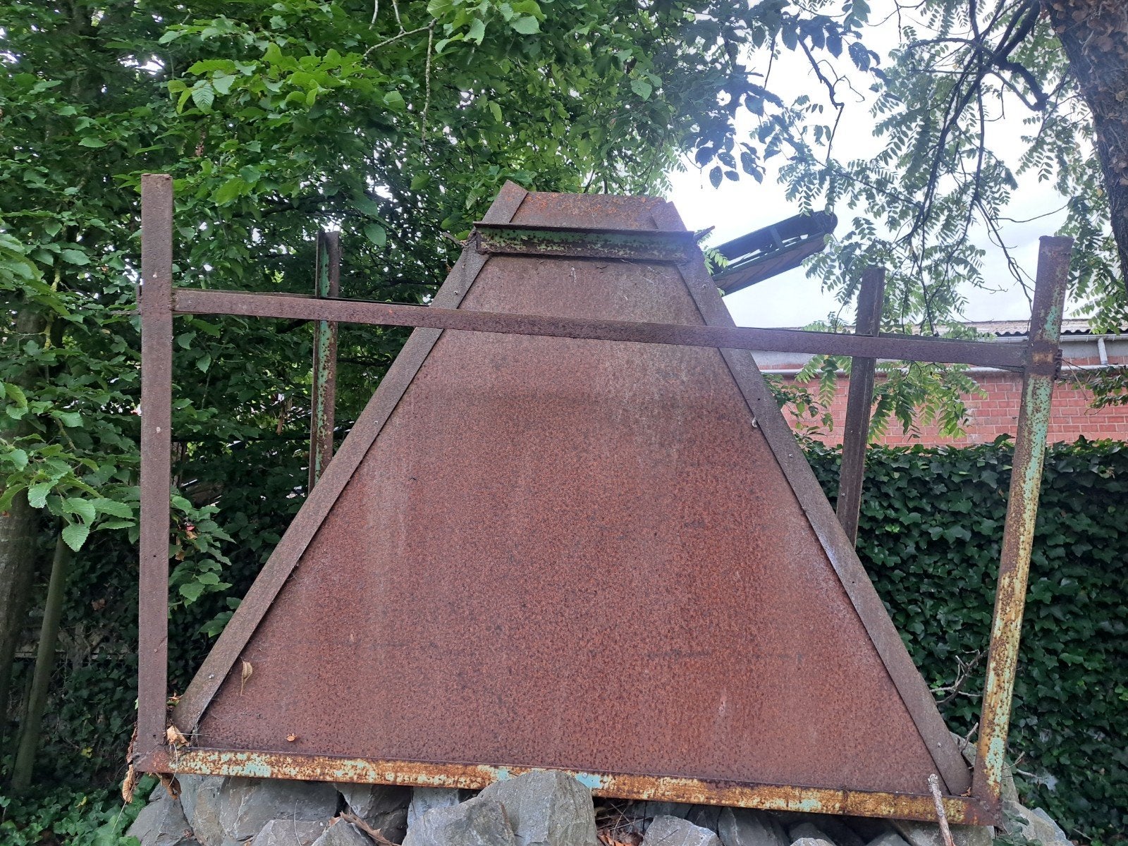 voederbak - trechter in ijzer - oud ijzer 1m60 op 1m20, Doe-het-zelf en Bouw, Ophalen, IJzer