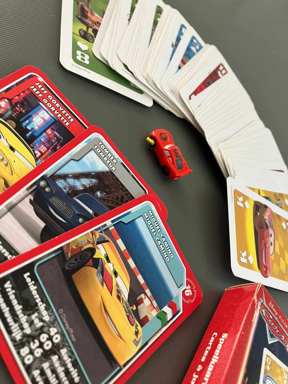 Speelkaarten CARS + mini-auto CARS., Ophalen of Verzenden, Zo goed als nieuw, Speelkaart(en)