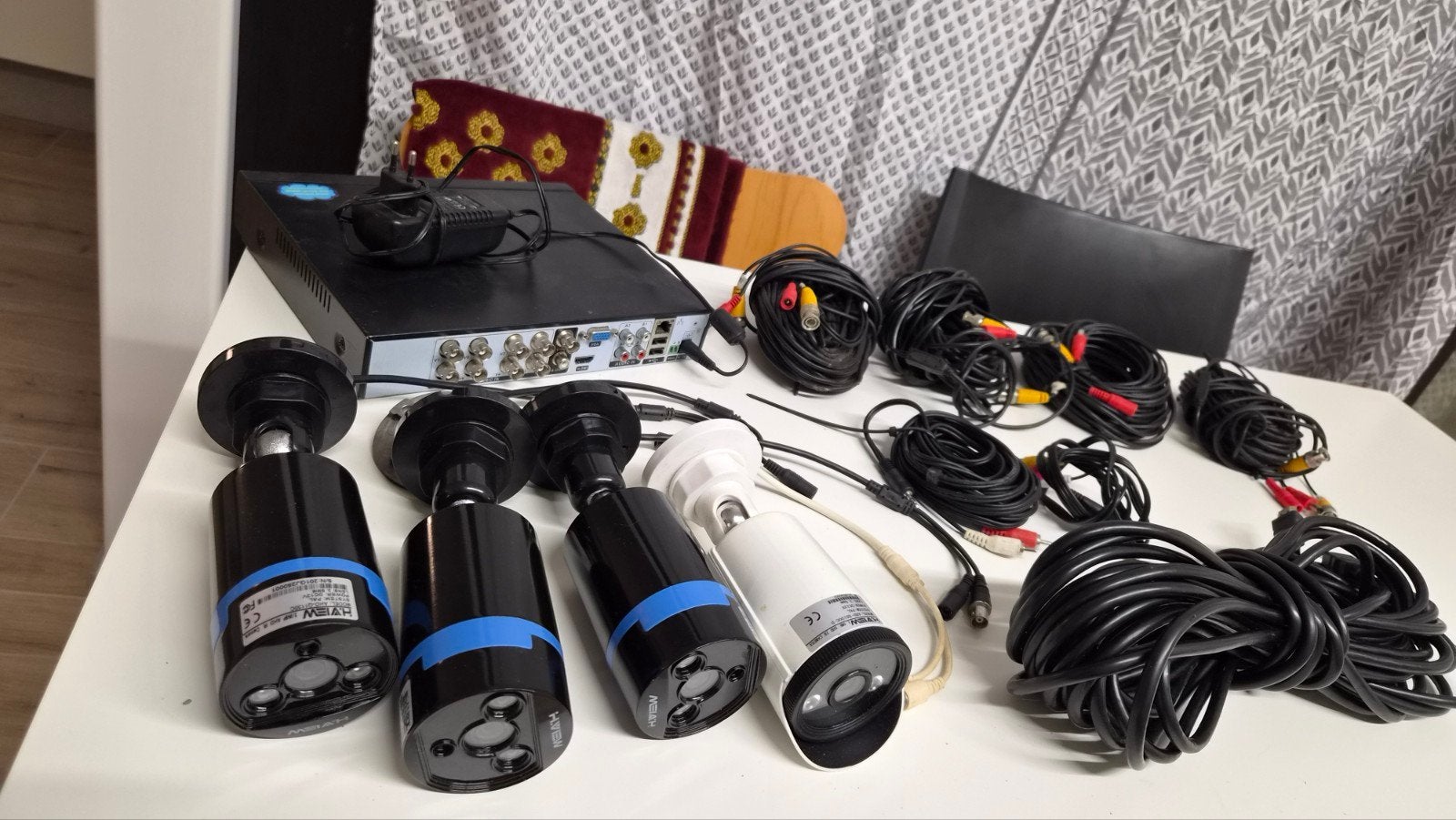 4 salles équipées de câbles, TV, Hi-fi & Vidéo, Caméras de surveillance, Enlèvement ou Envoi, Utilisé, Caméra extérieure