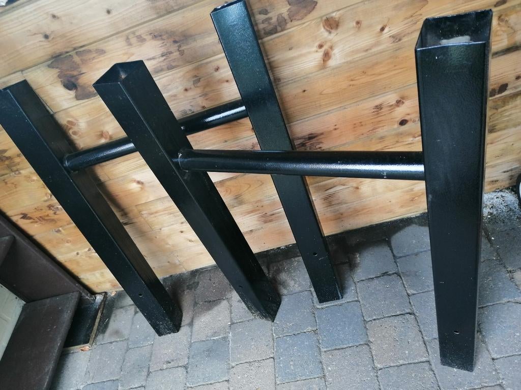 In metaal 2 poten voor homestar kickertafel(sjotterbak), Ophalen