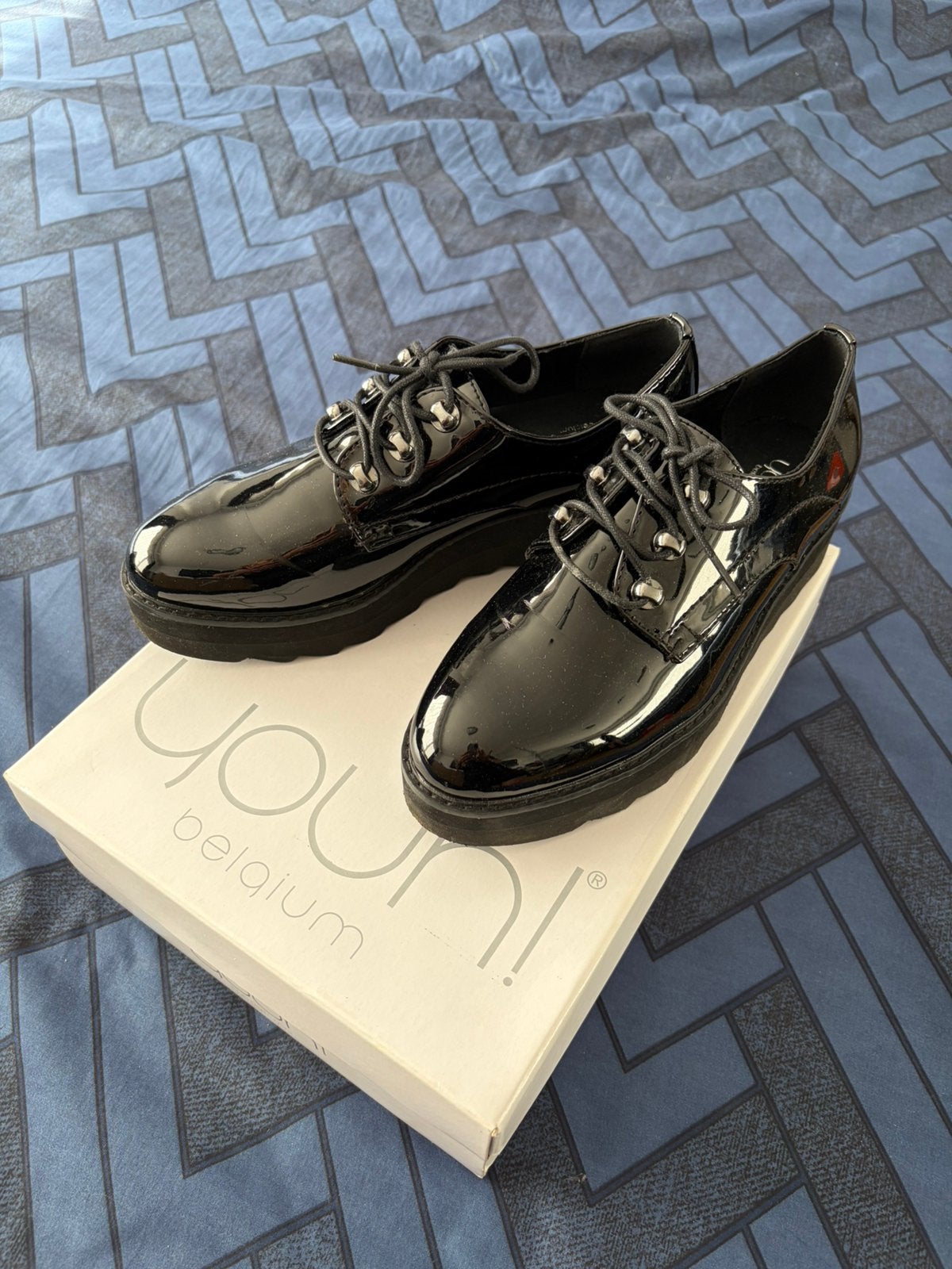 Jeune ! Chaussures à lacets noires 37, Vêtements | Femmes, Comme neuf, Enlèvement, Autres types, Noir
