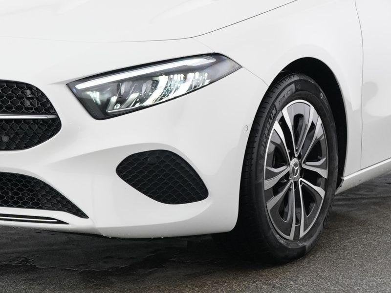 Mercedes-Benz A-Klasse 180 Hatchback Luxury Line | Smartphon, Autos, 100 kW, Achat, 1440 kg, Entreprise