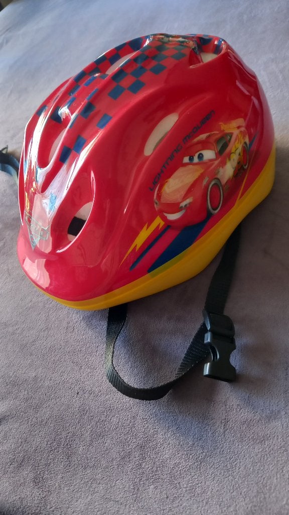 een helm voor een kind, Fietsen en Brommers, Ophalen, Jongen of Meisje, Overige maten, Zo goed als nieuw