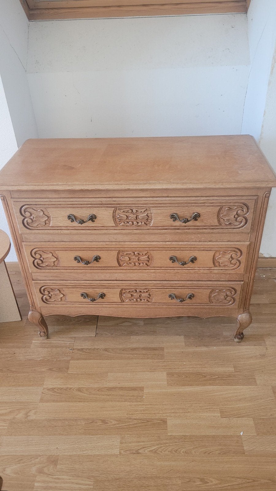 Klassieke eiken commode / ladekast met houtsnijwerk – 3 lade, Ophalen