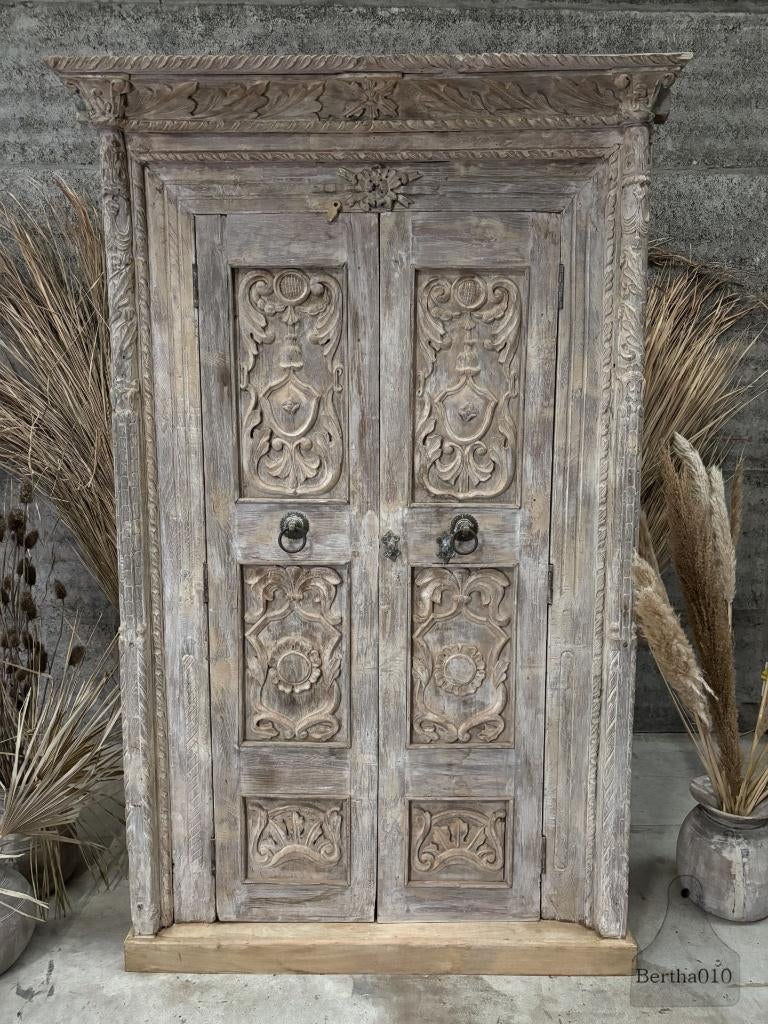 Geweldige mooie oude grote en hoge Oosterse kast, Ophalen