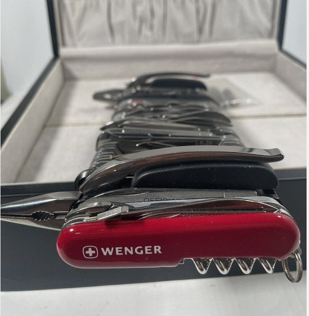 Couteau Wenger Giant Swiss Army 16999 Rare Multi-Tool Elite, Caravanes & Camping, Enlèvement ou Envoi, Comme neuf